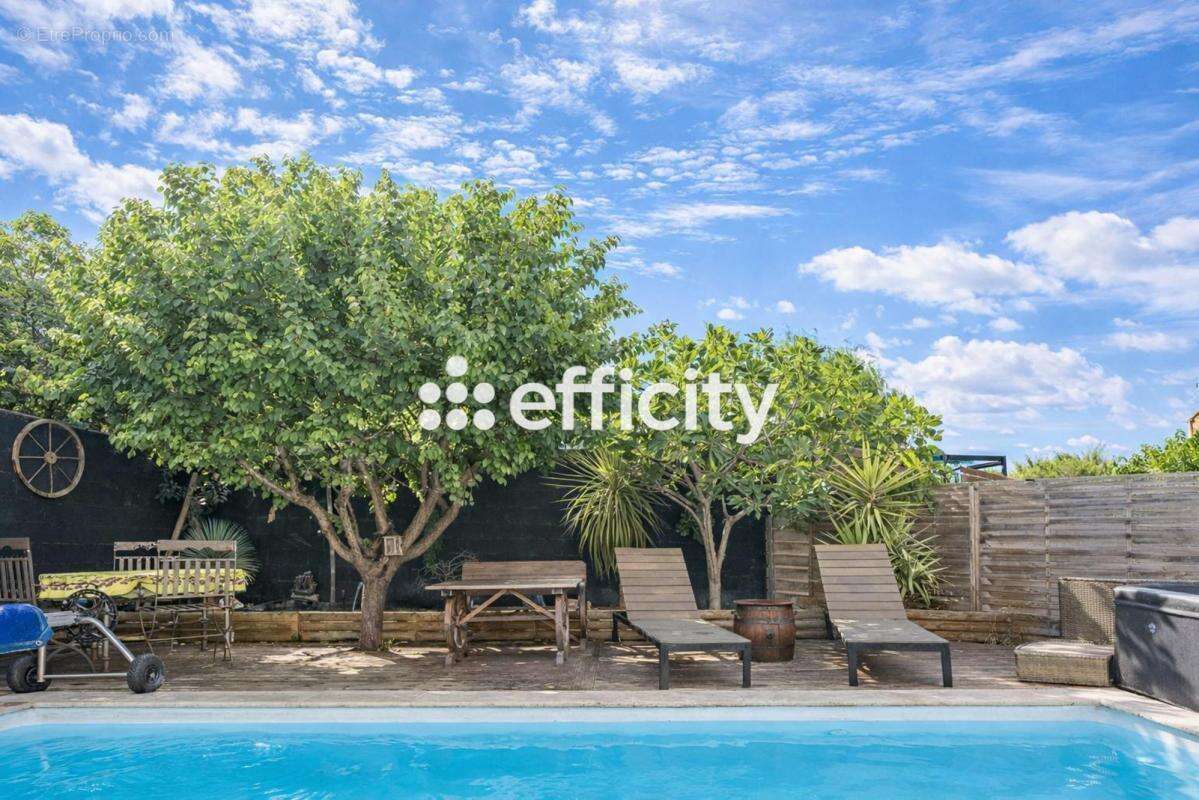 Maison à COURNONSEC