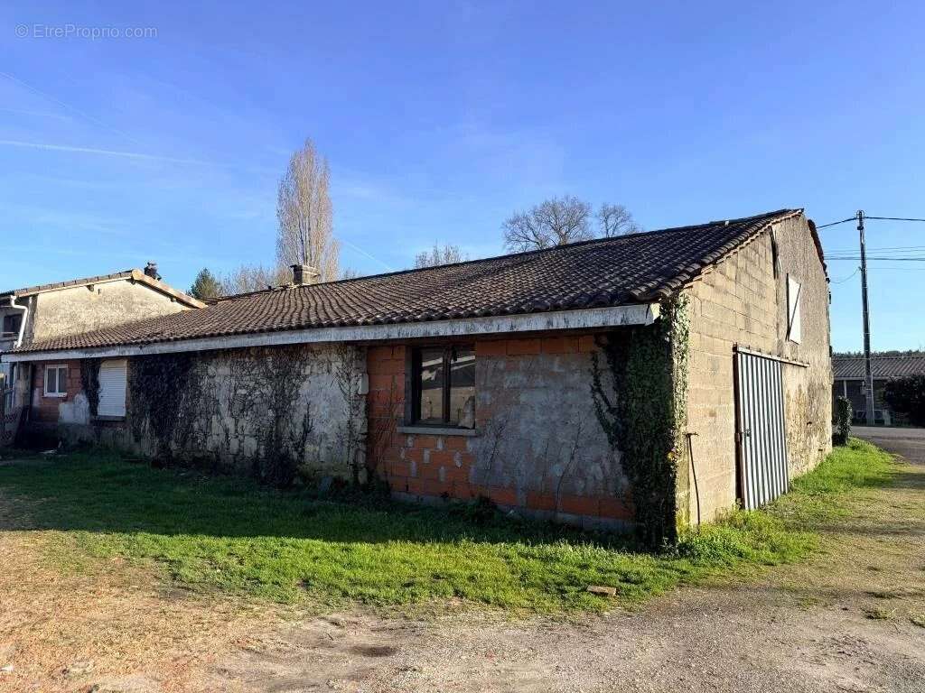 Maison à SAINT-YZAN-DE-SOUDIAC