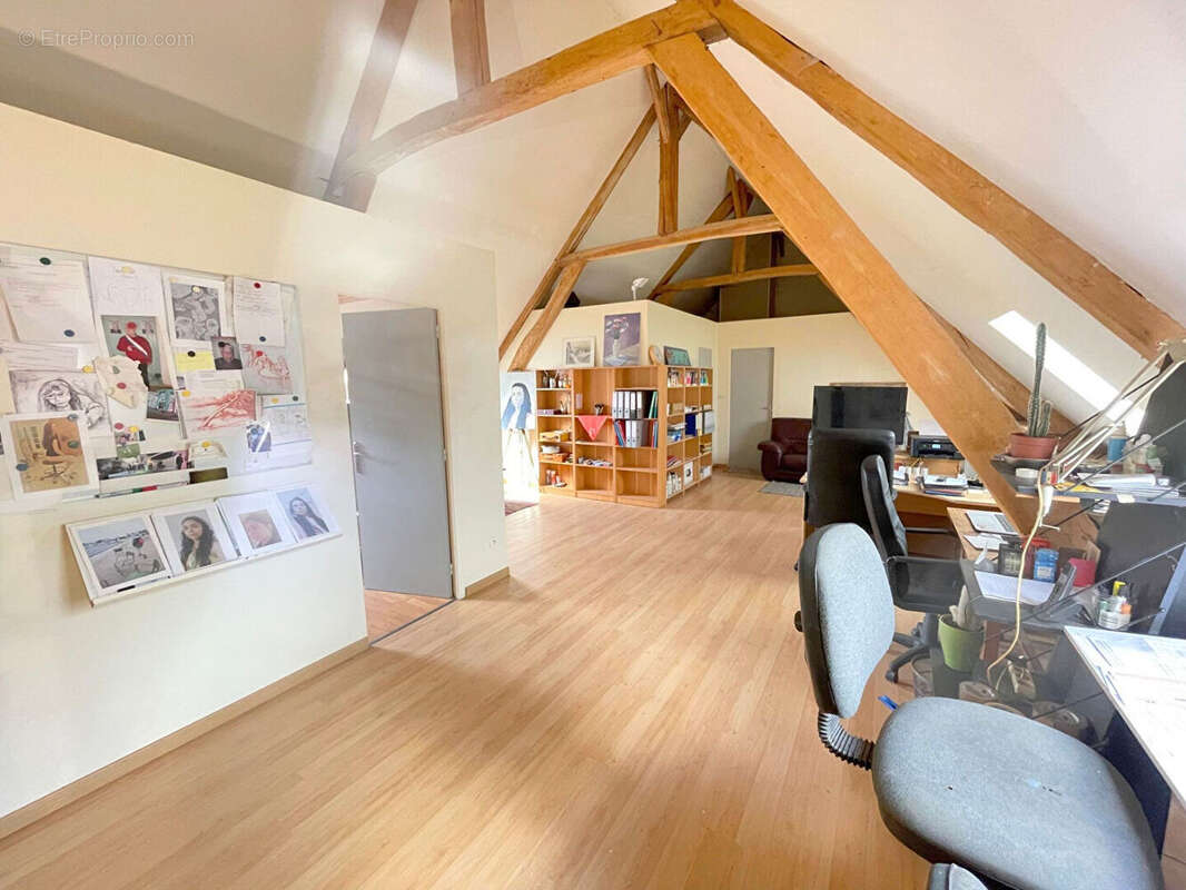 Maison à TRIE-CHATEAU