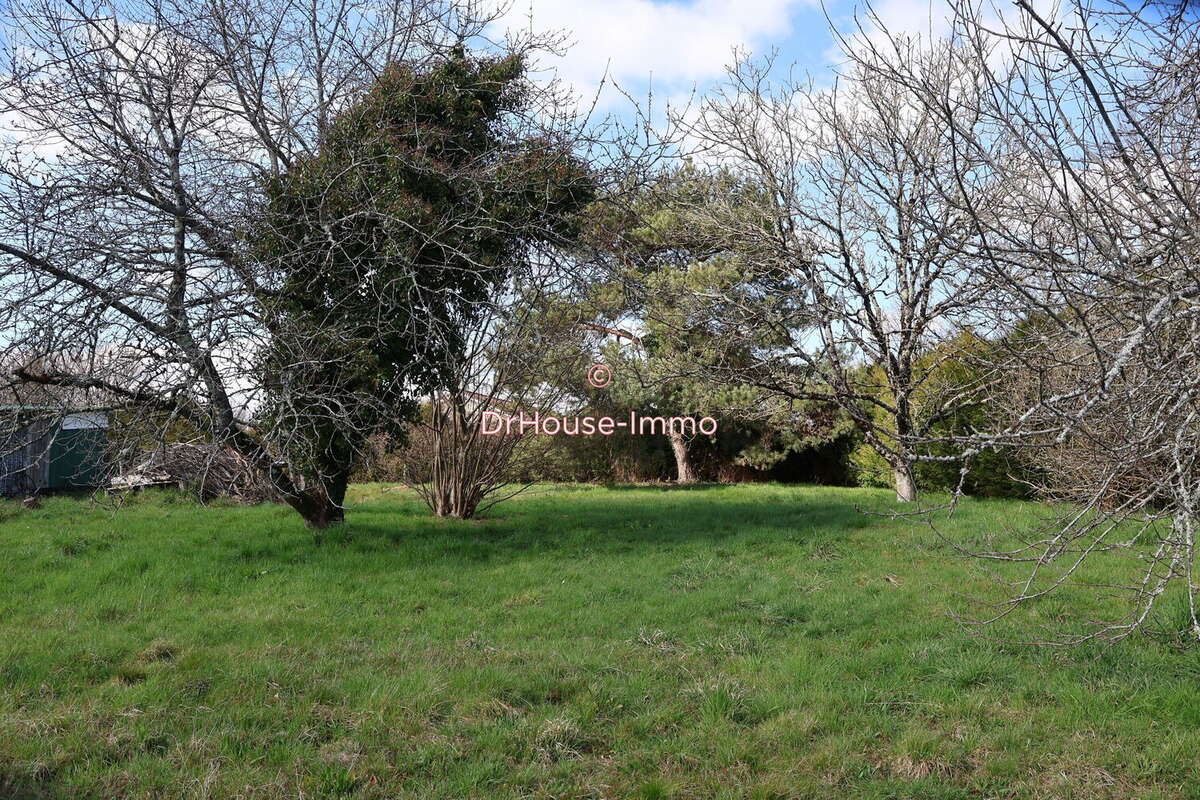 Terrain à SAINT-JUST-LE-MARTEL