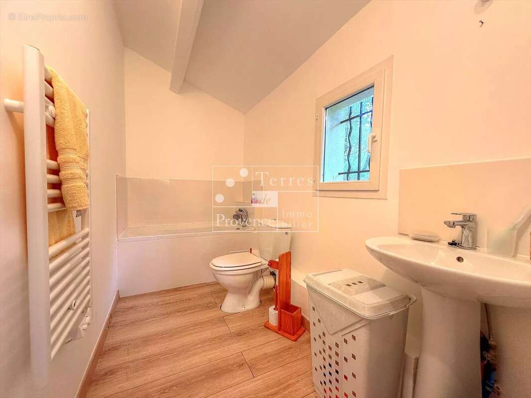 Maison à ARTIGNOSC-SUR-VERDON