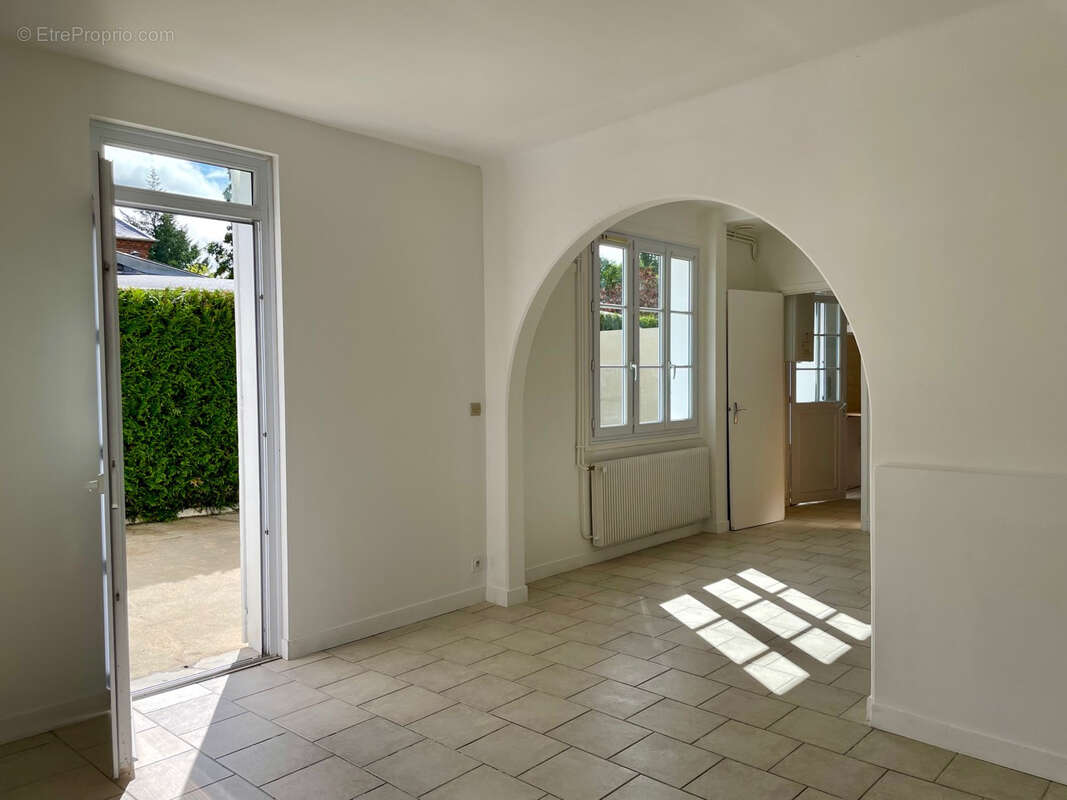 Maison 3 pièces avec cour - photo 3