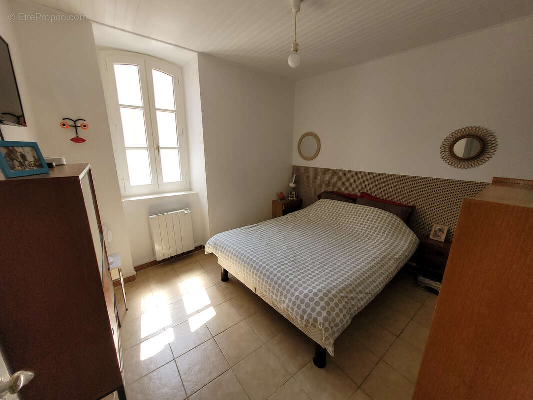 FLEURY Charmante Maison de Village de type III très bien entretenue et disposant d'une terrasse. - photo 5