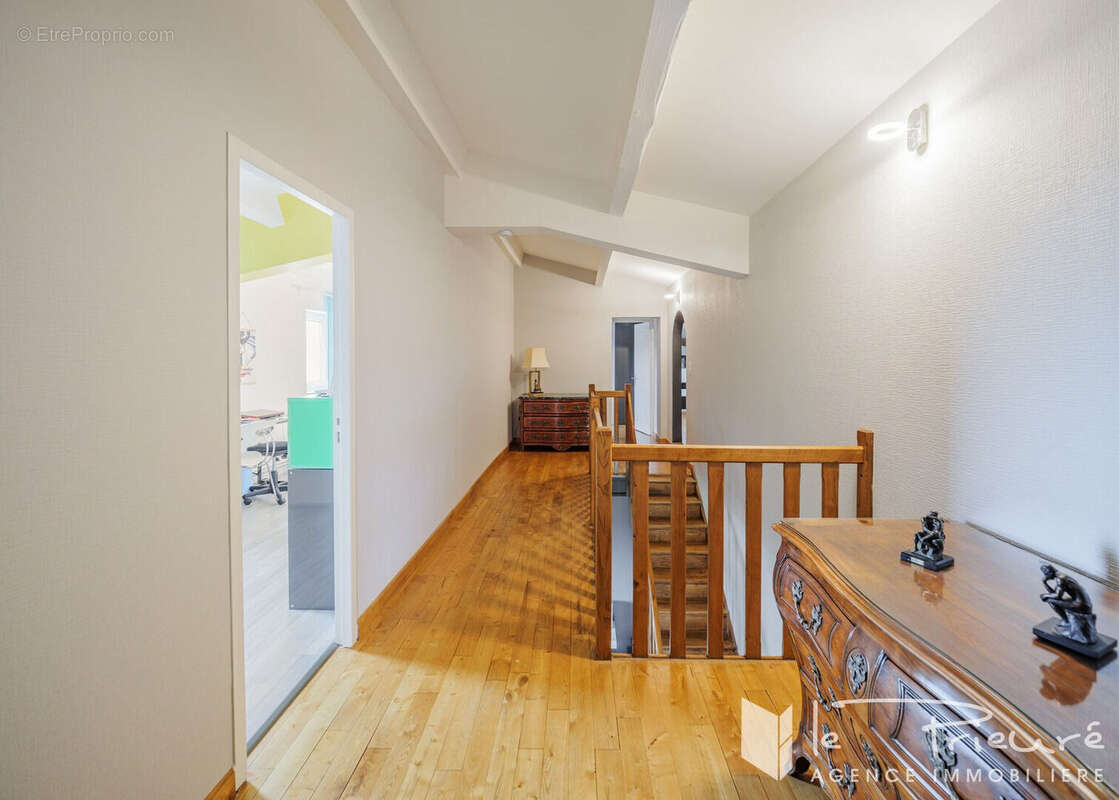 Propriété familiale de 305 m² avec terrain de 8 ha environ, piscine et belles dépendances - photo 12