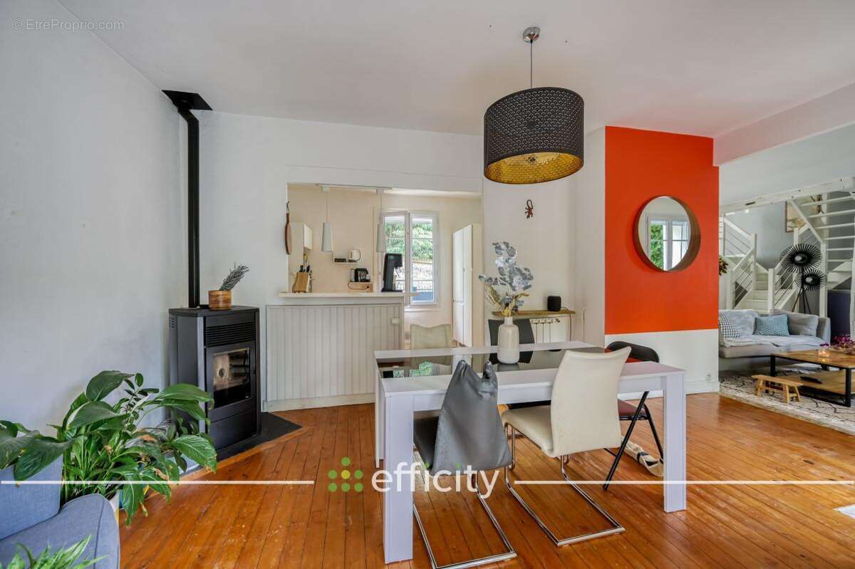 Maison à NEAUPHLE-LE-CHATEAU