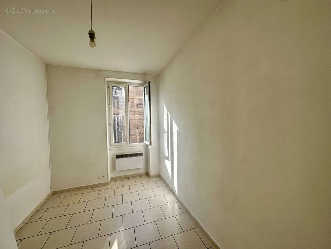 Appartement à MARSEILLE-4E