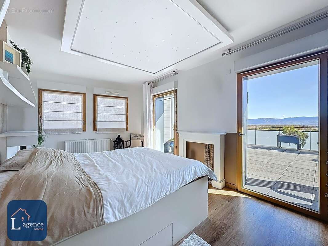 Appartement à PERON