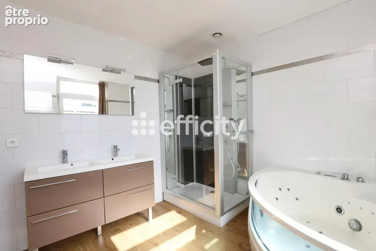 Maison 7 pièces 230 m² à vendre à Croix (59170) - photo 8