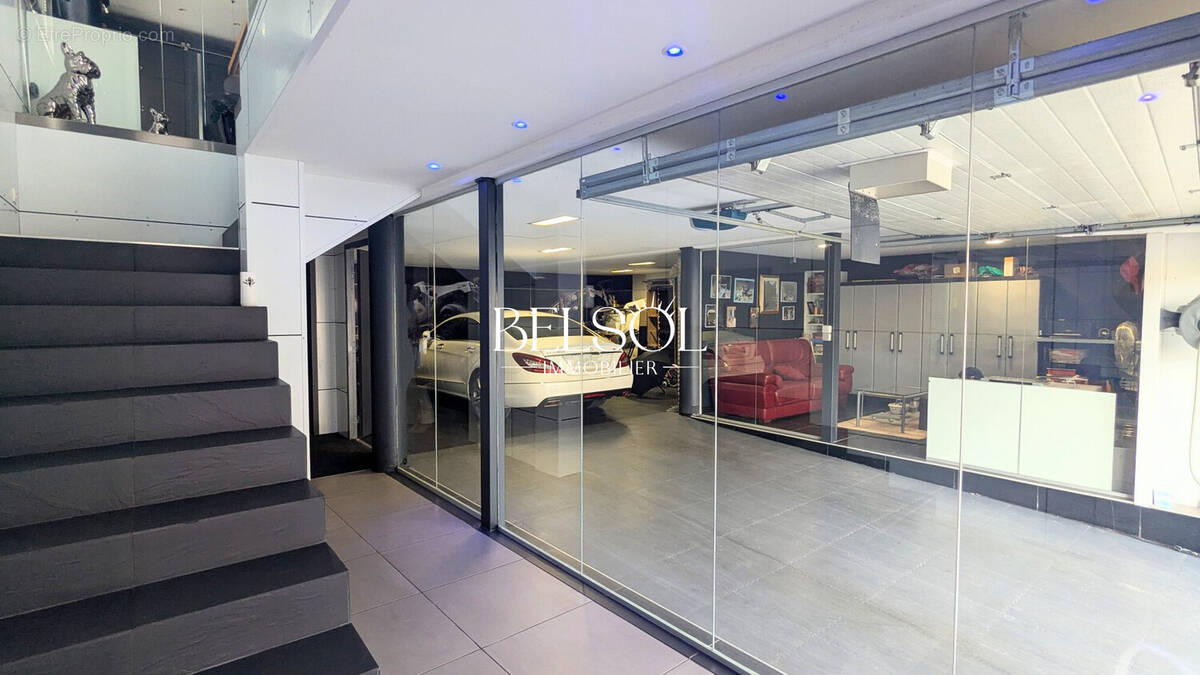 Maison à SAINT-LAURENT-DE-LA-SALANQUE