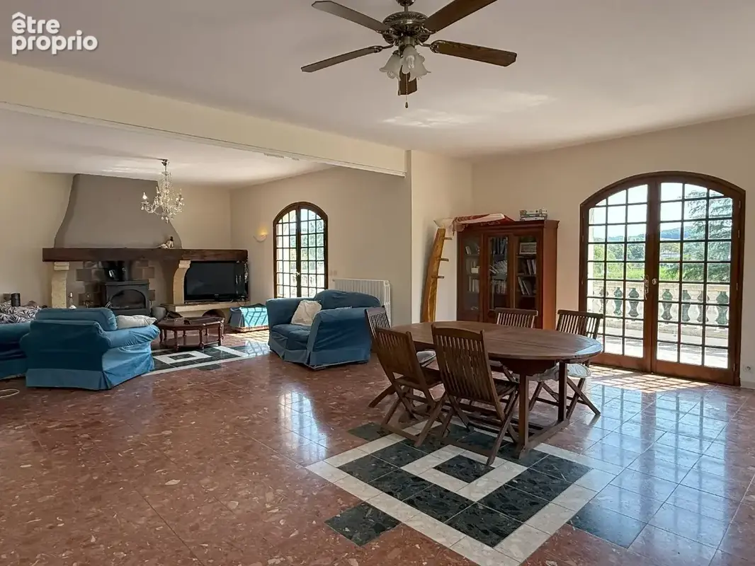 Grande maison familiale contemporaine avec piscine et grand terrain - photo 3
