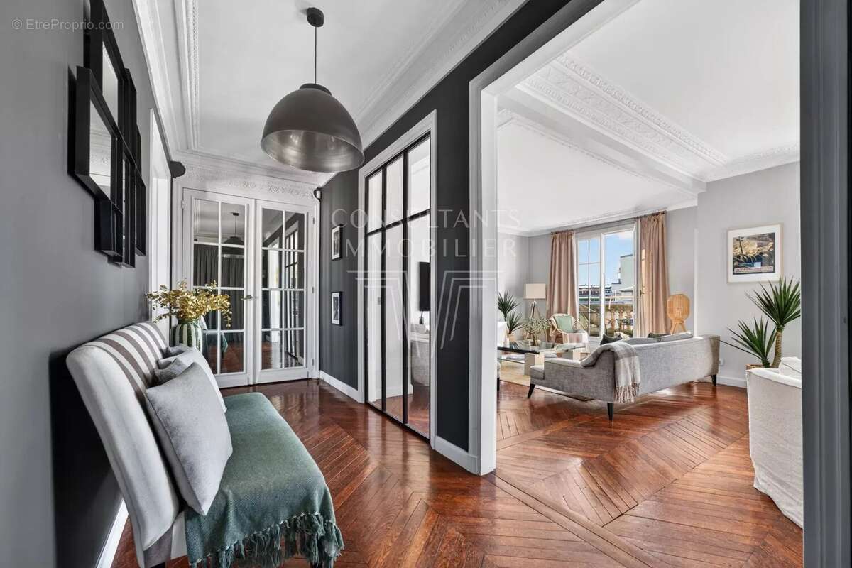 Appartement à PARIS-16E