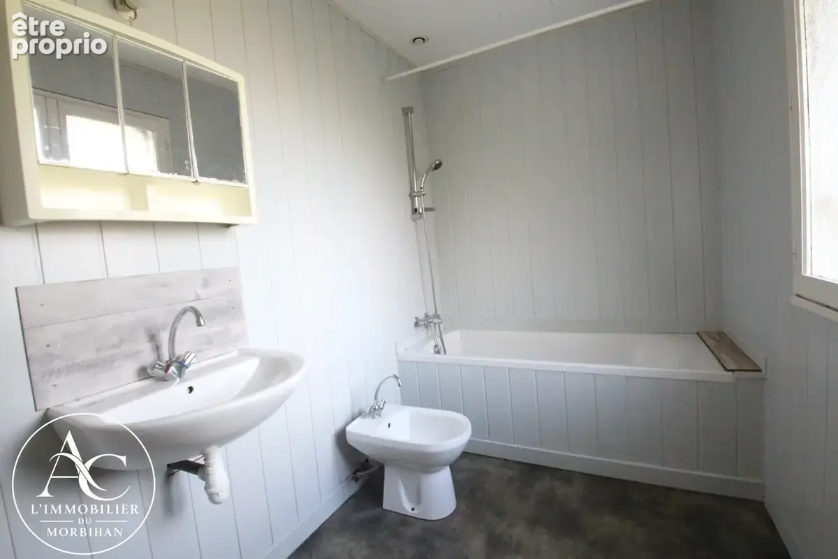 Maison avec dépendances et 10 000 m2 de terrain agricole. - photo 10