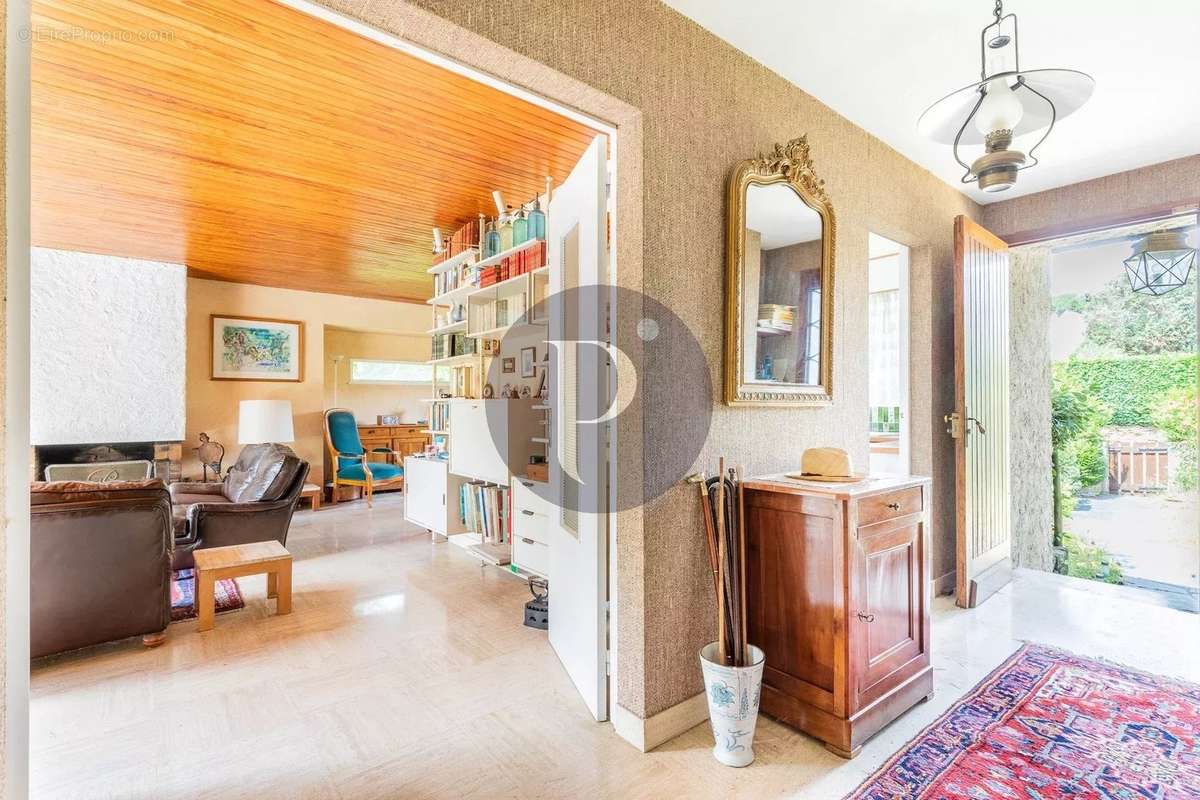 Maison à VERRIERES-LE-BUISSON