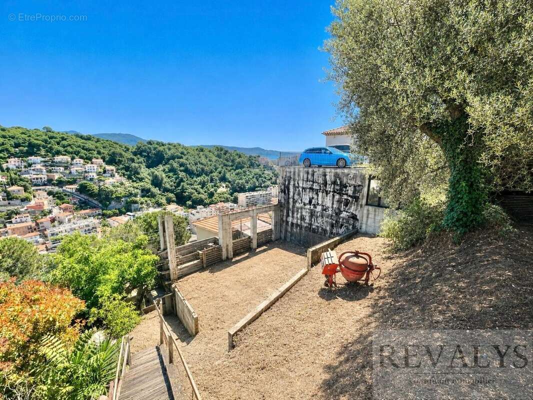 Alpes maritimes (06) - nice ouest - a vendre terrain constructible 320m2 vue mer avec permis depose - photo 2