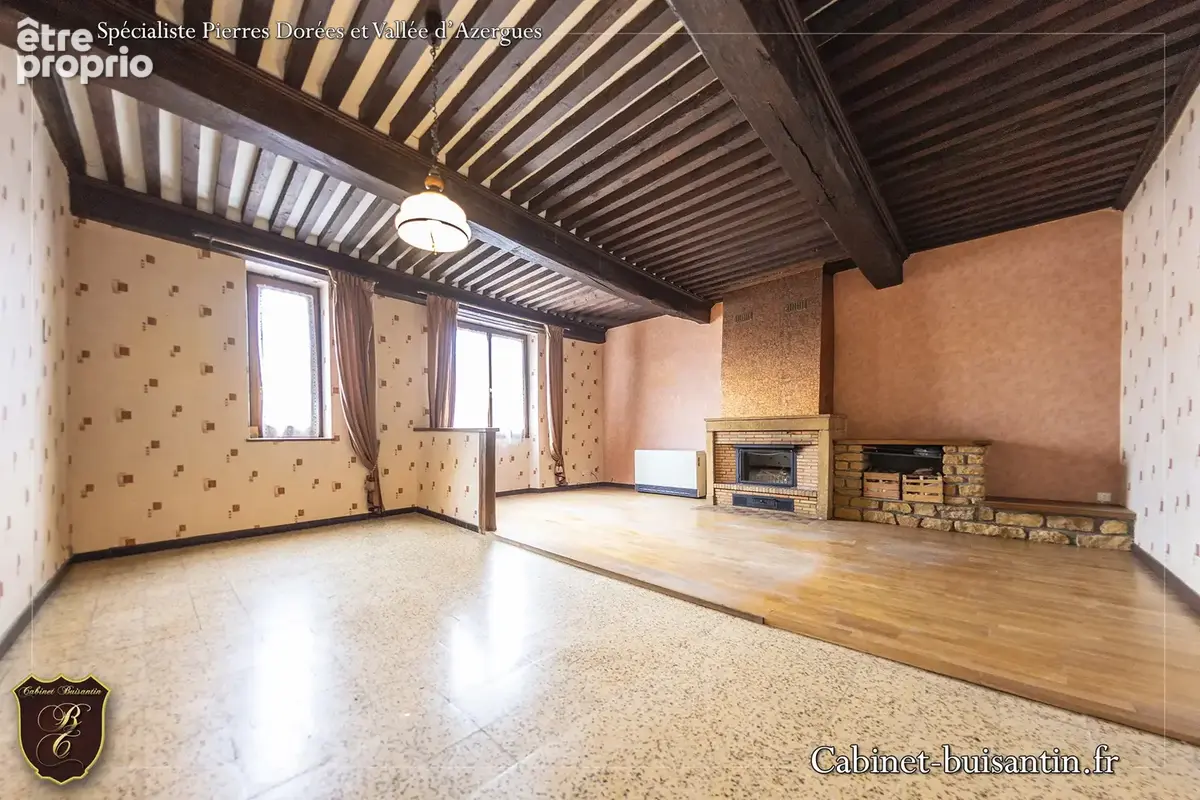 Charme et volumes en centre village - photo 1