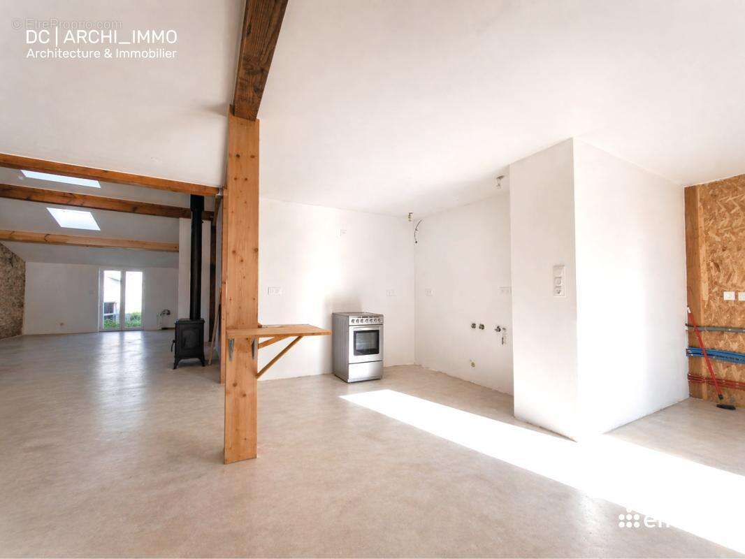 Maison à JAU-DIGNAC-ET-LOIRAC