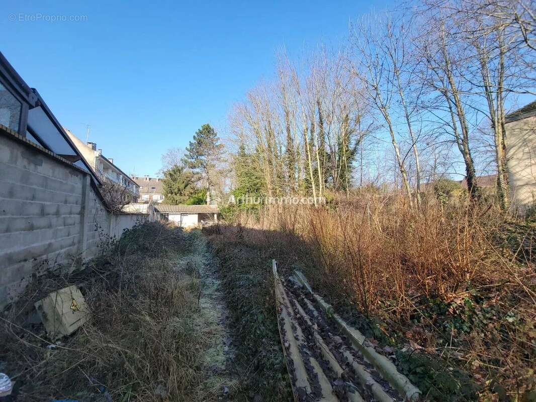 Terrain à SARCELLES