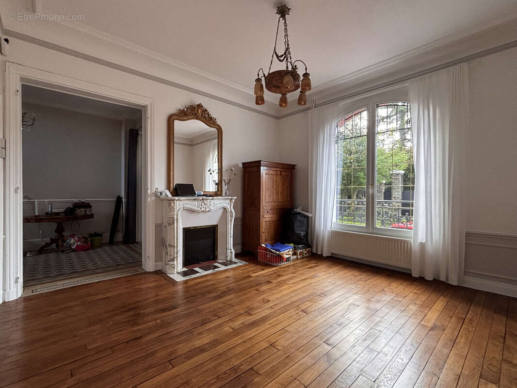 Maison à EZANVILLE