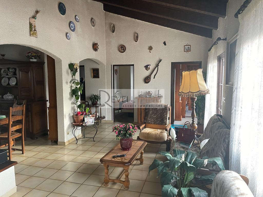 Maison à CASTAGNIERS