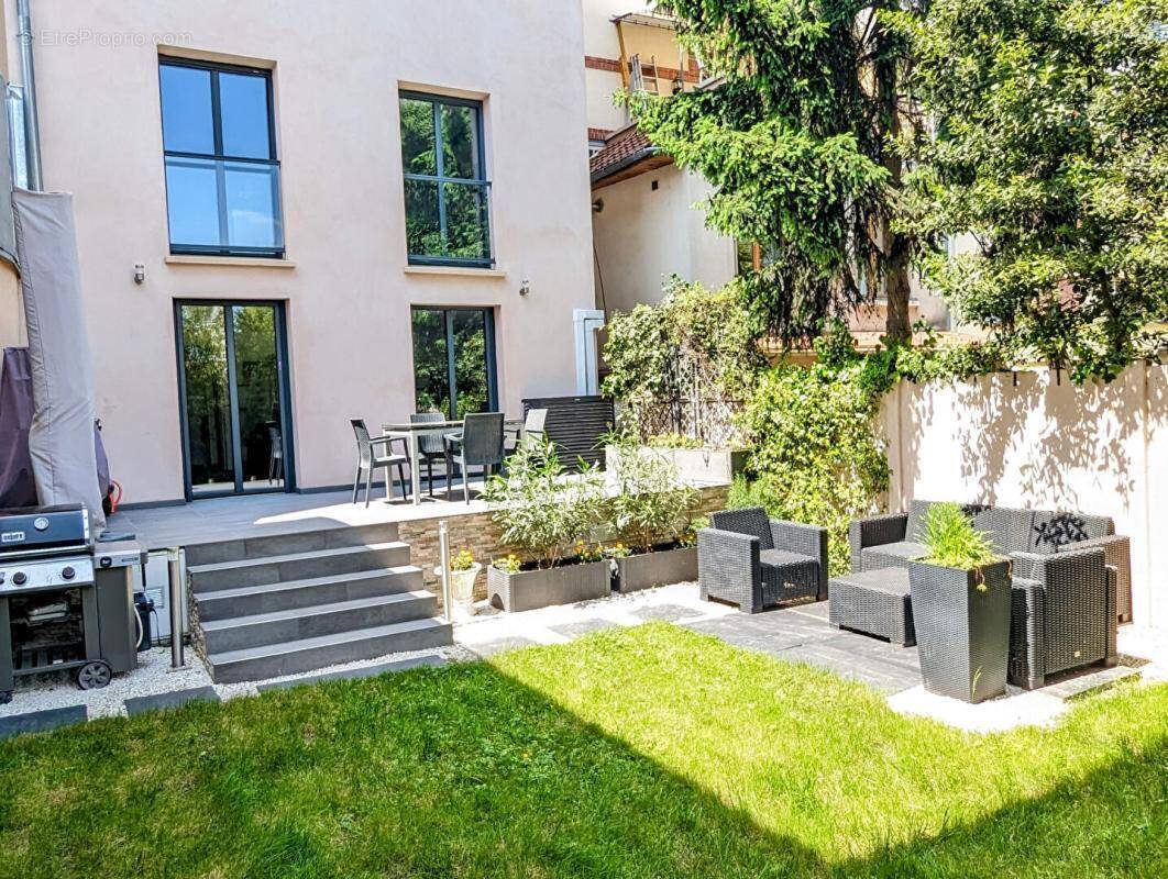 Maison à LA GARENNE-COLOMBES