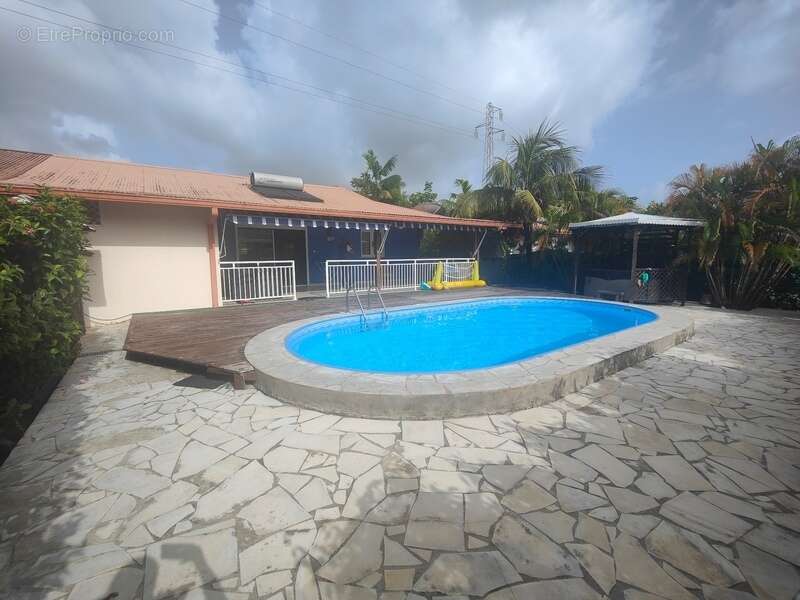 Maison à REMIRE-MONTJOLY