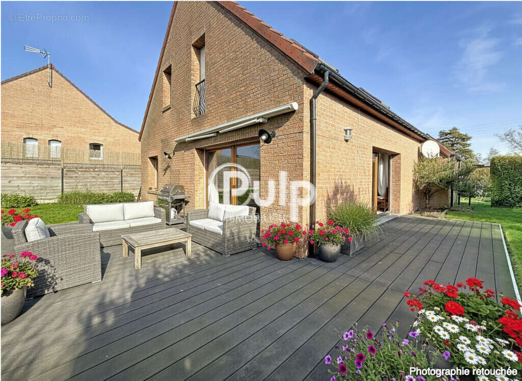 Maison individuelle et familiale à l'architecture soignée - Grand jardin - Garage et cour privative - photo 2
