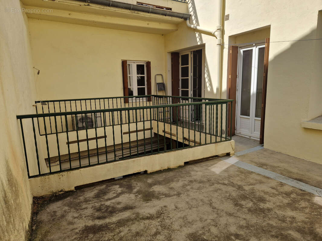 Appartement T4 + TERRASSE 20m2 + dépendance + cave - photo 4