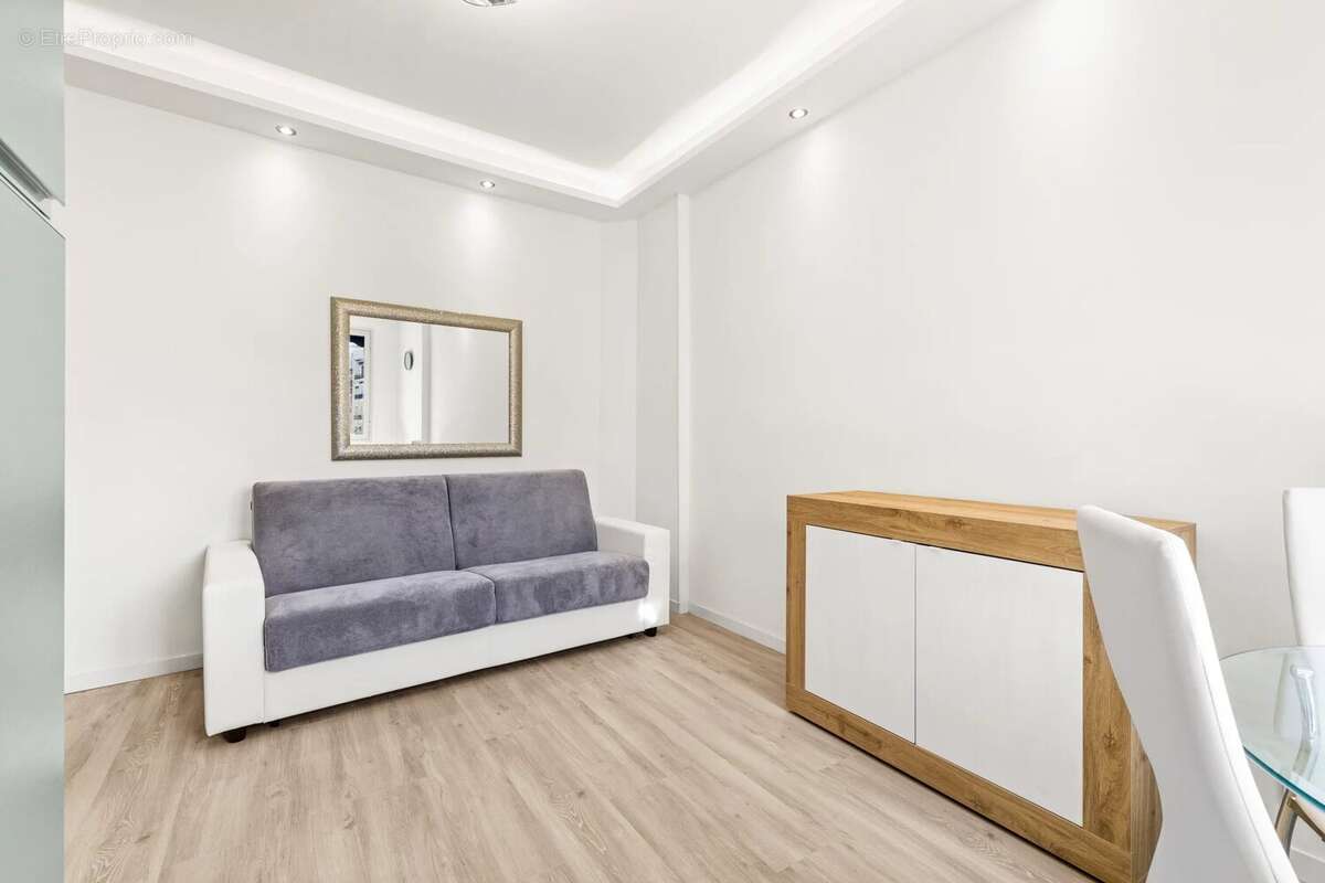 Vente Nice - Carré d'Or - 2 Pièces Rénové - Etage Elevé - photo 7