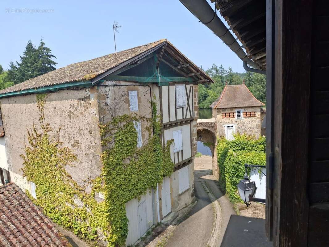 Maison à AVAILLES-LIMOUZINE