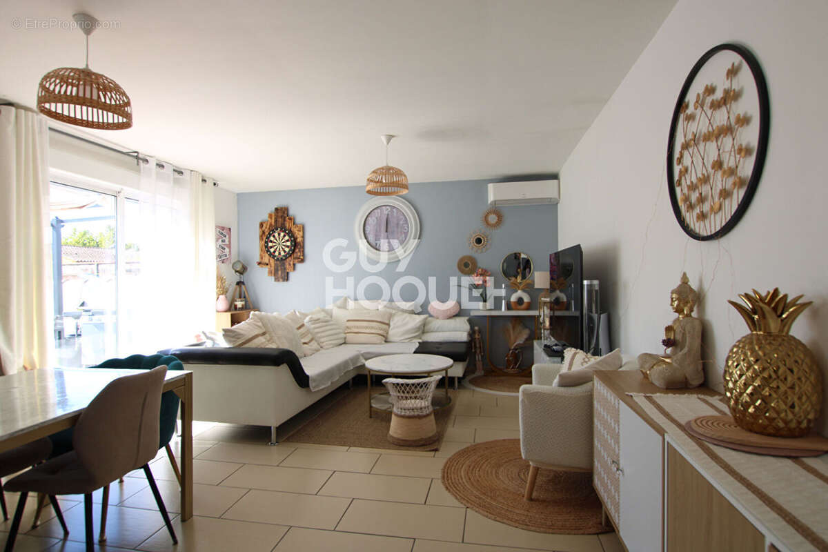 Maison à ENTRAIGUES-SUR-LA-SORGUE