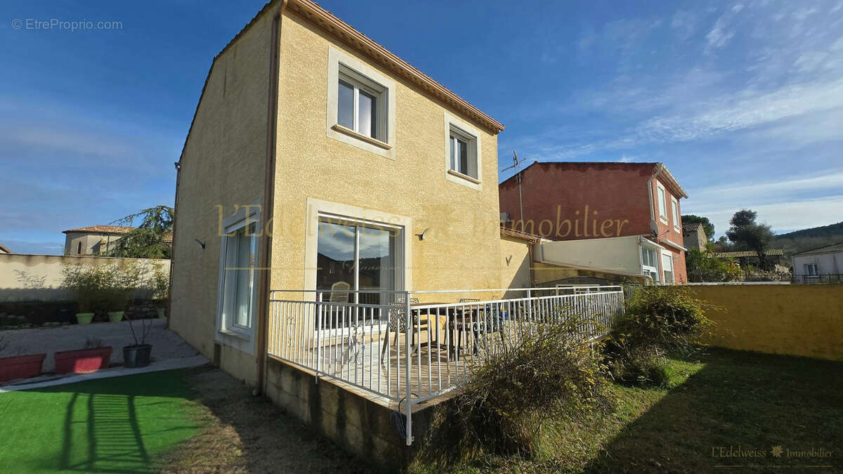 Maison à MONTMIRAT