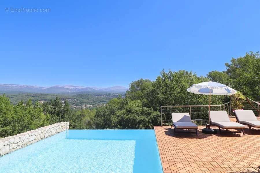 Maison à TOURRETTES