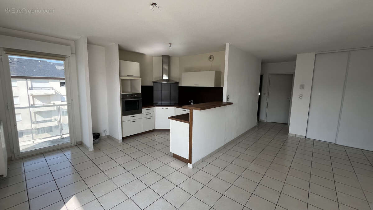 Appartement à ONET-LE-CHATEAU