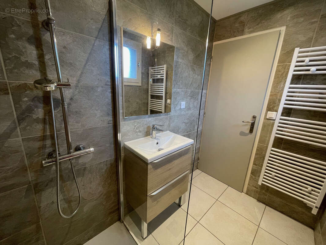 Maison à LA BATIE-DIVISIN