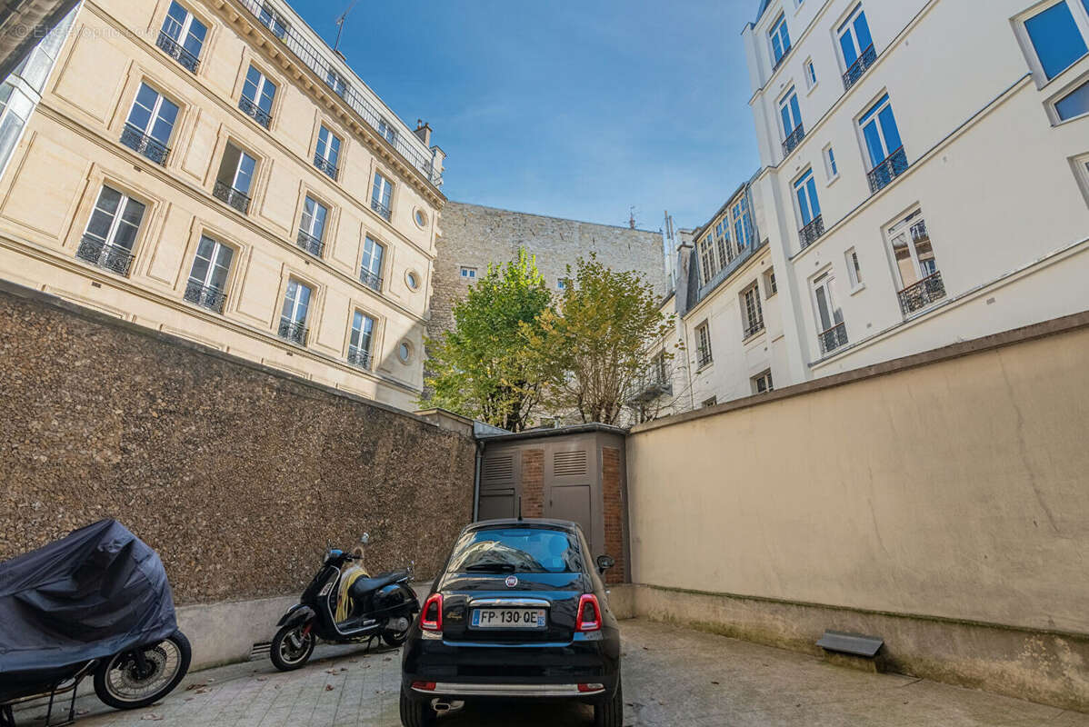 Appartement à PARIS-8E