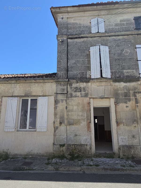 Maison à CHATEAUNEUF-SUR-CHARENTE