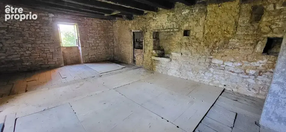 Maison à rénover entièrement sur 1300 m2 de terrain - photo 5