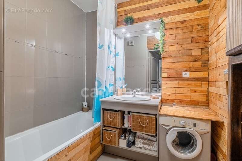 Appartement à NEYRON
