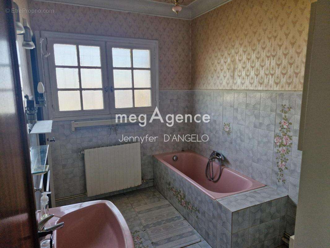 MAISON INDIVIDUELLE 234m², 8 pièces, Sanary-sur-Mer - photo 13