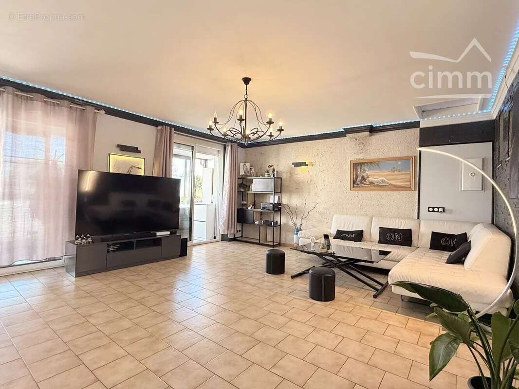 Appartement à SAINT-SULPICE-DE-POMMERAY