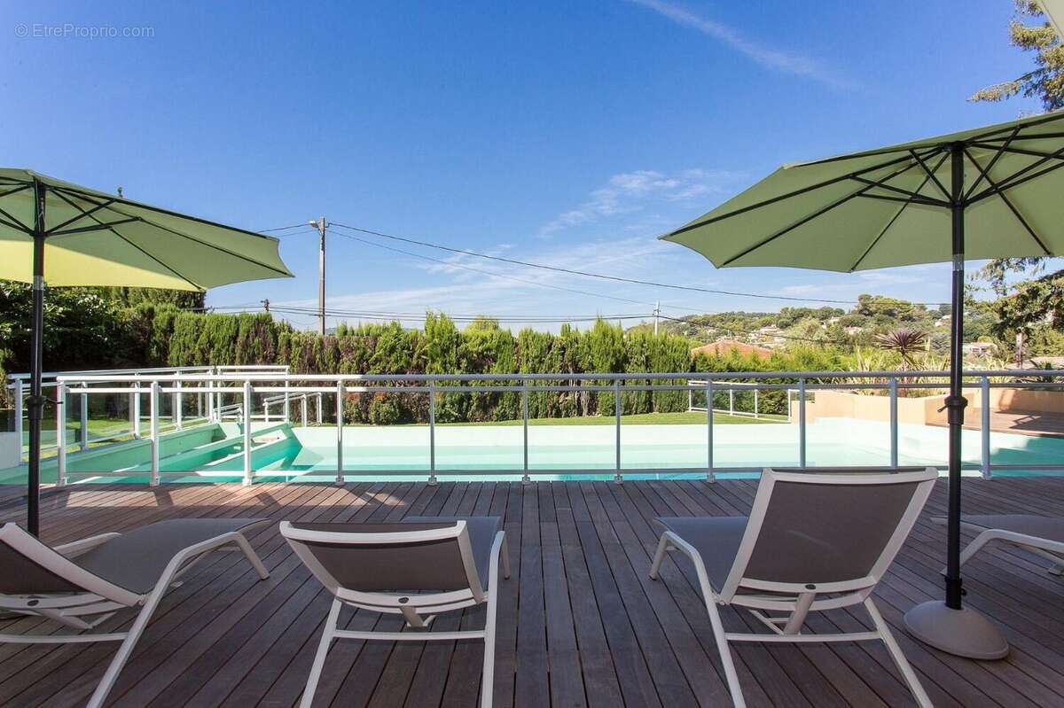 Appartement à MOUGINS