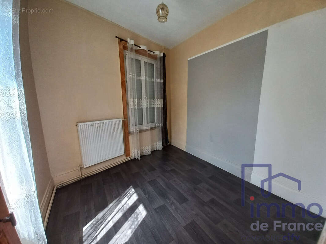 Appartement 65 m² à Saint-Etienne  - photo 4