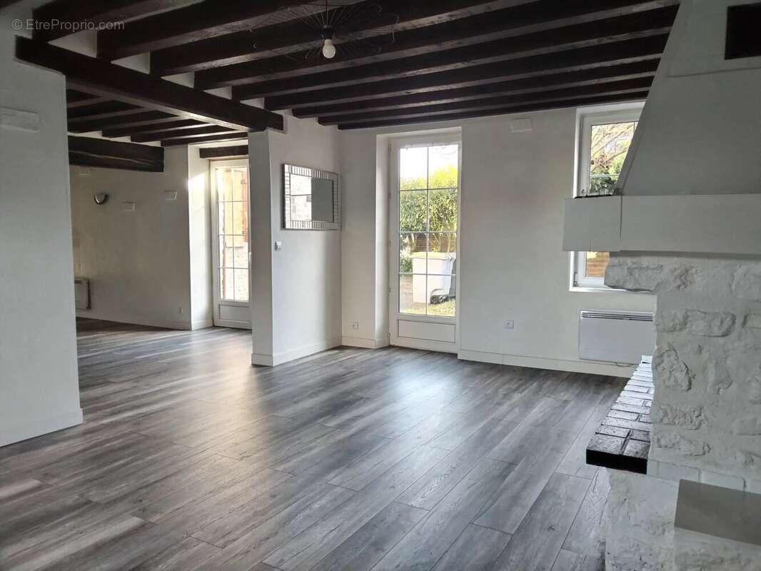 Maison à REMAUVILLE