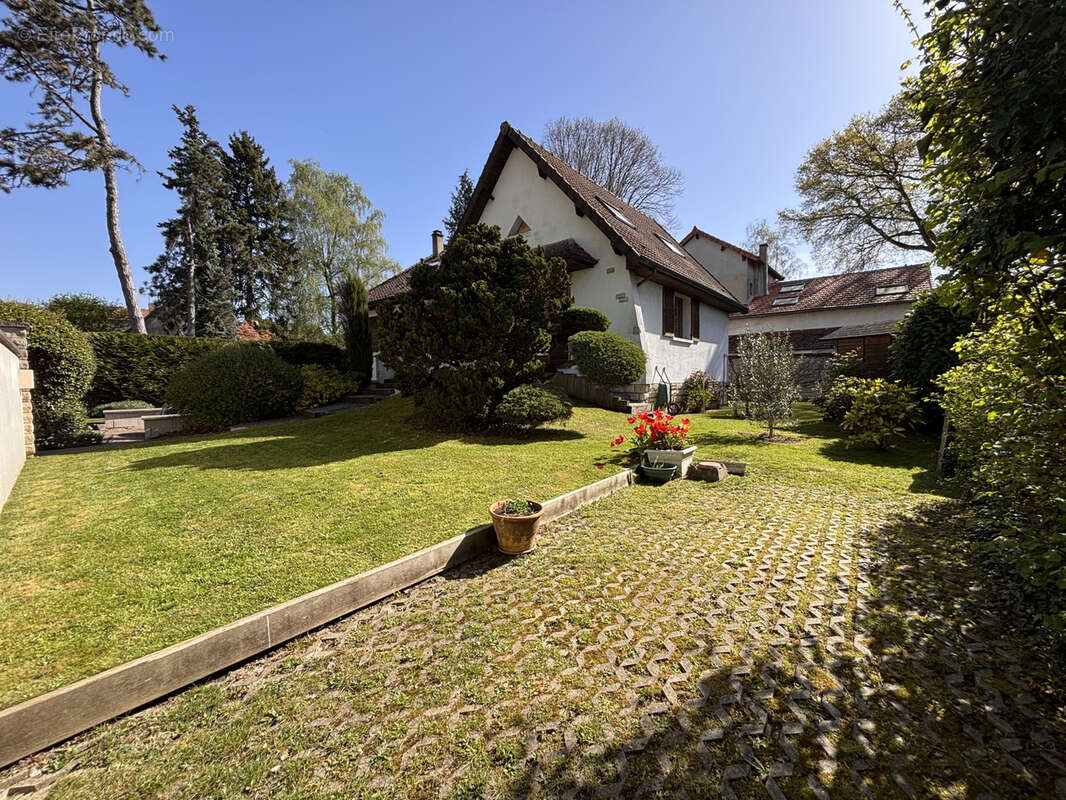 Maison à EZANVILLE
