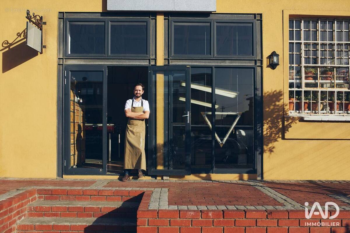 Photo 1 - Commerce à LE PONTET