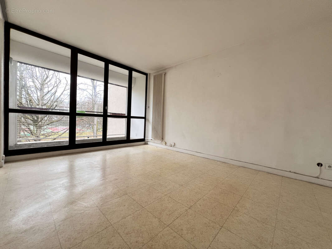 Appartement à VAUX-LE-PENIL