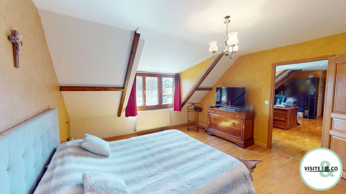 Maison à MENIL-HERMEI