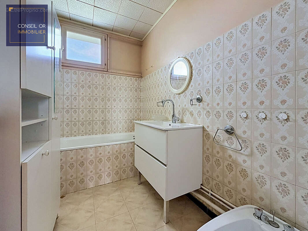 Appartement à PIERRE-BENITE