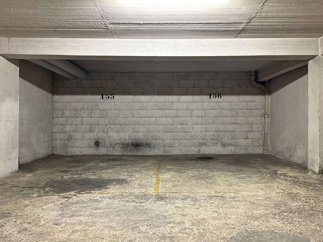 Parking à PARIS-15E