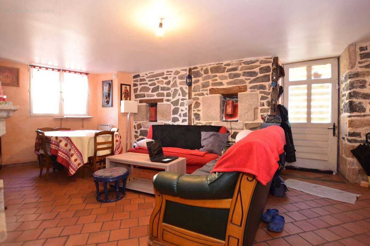 Maison 125 m² à Pleaux  - photo 4